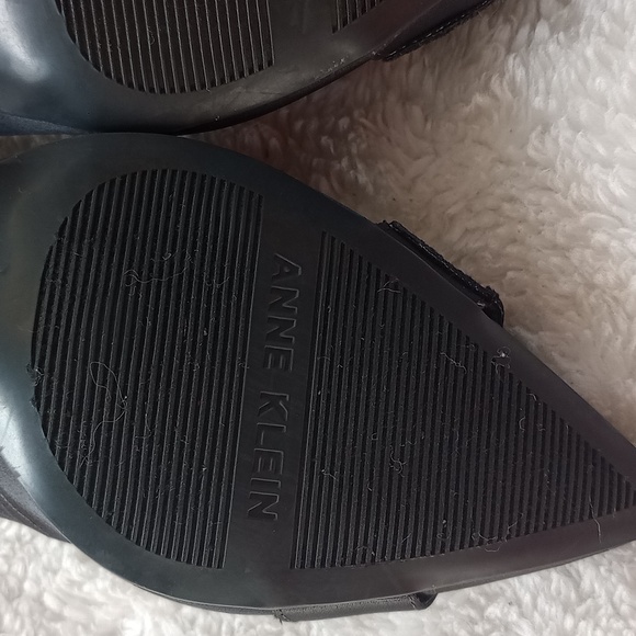 Anne Klein Raylee 2" Pump Women's Size 7 Pointed Toe W/ Sparkling Brooch Dressy - Picture 10 of 10